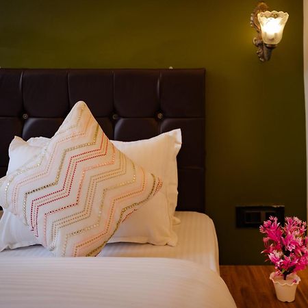 Tripli Hotels Silver Shine Варанаси Экстерьер фото