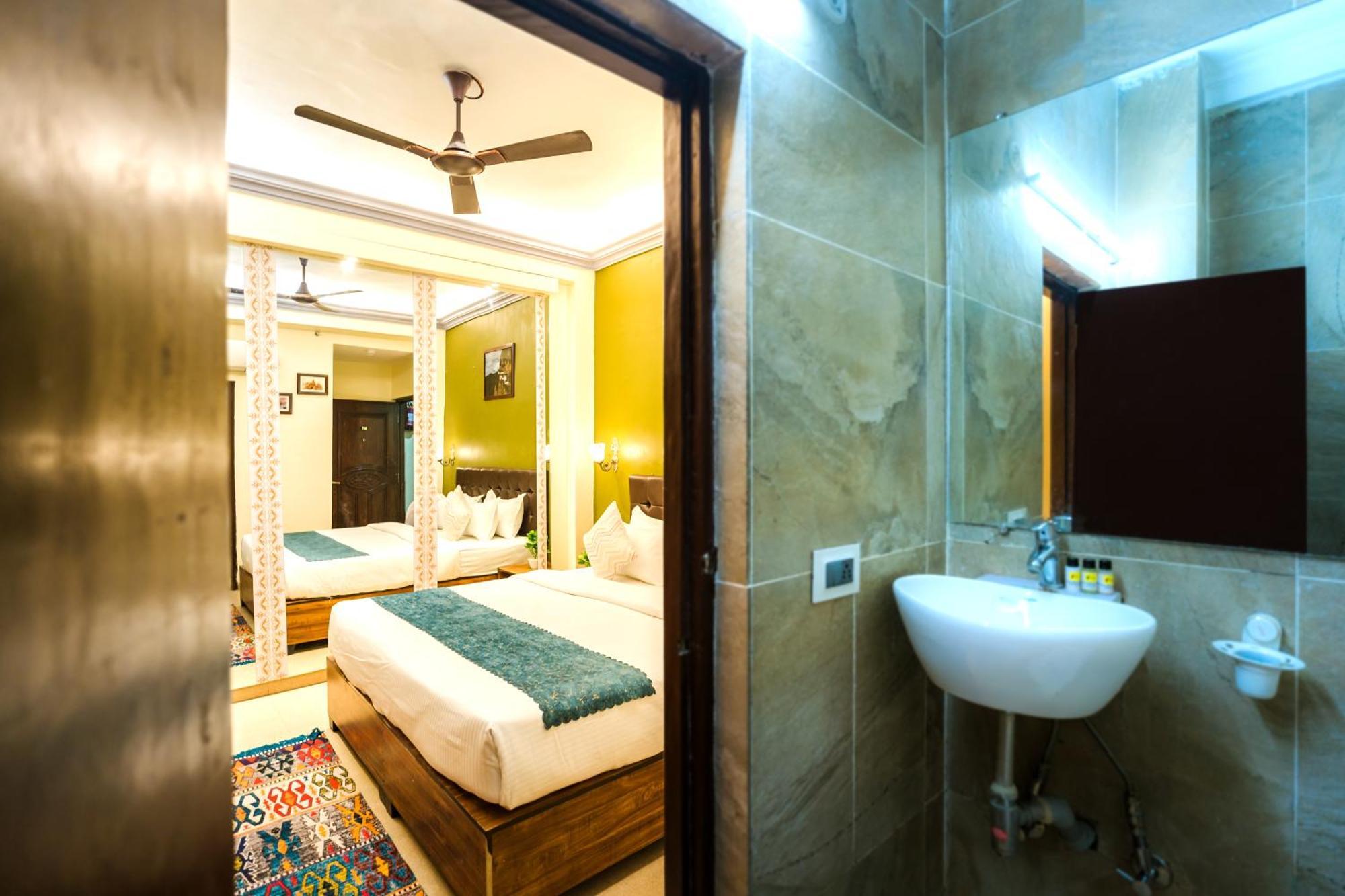 Tripli Hotels Silver Shine Варанаси Экстерьер фото