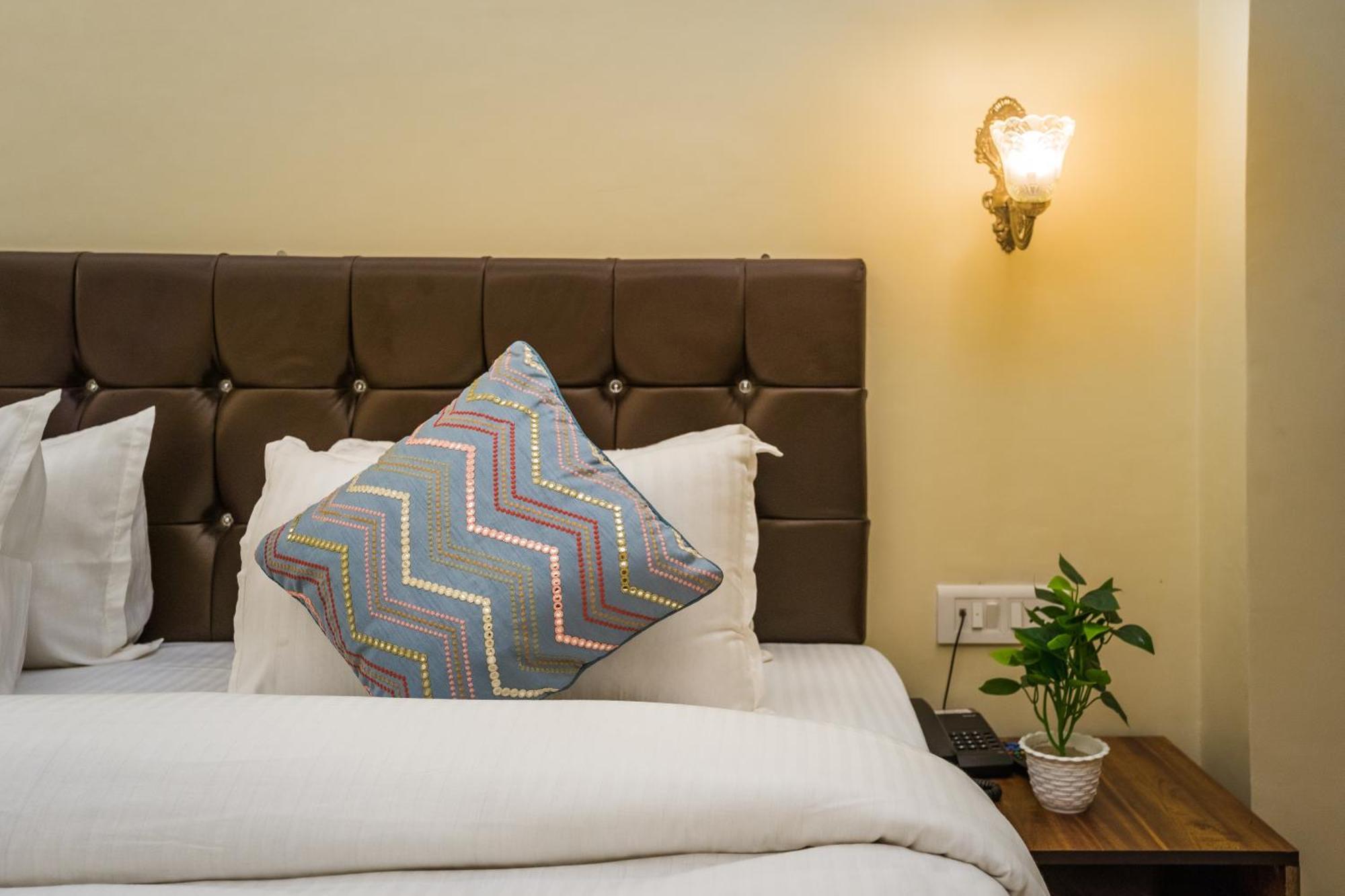 Tripli Hotels Silver Shine Варанаси Экстерьер фото