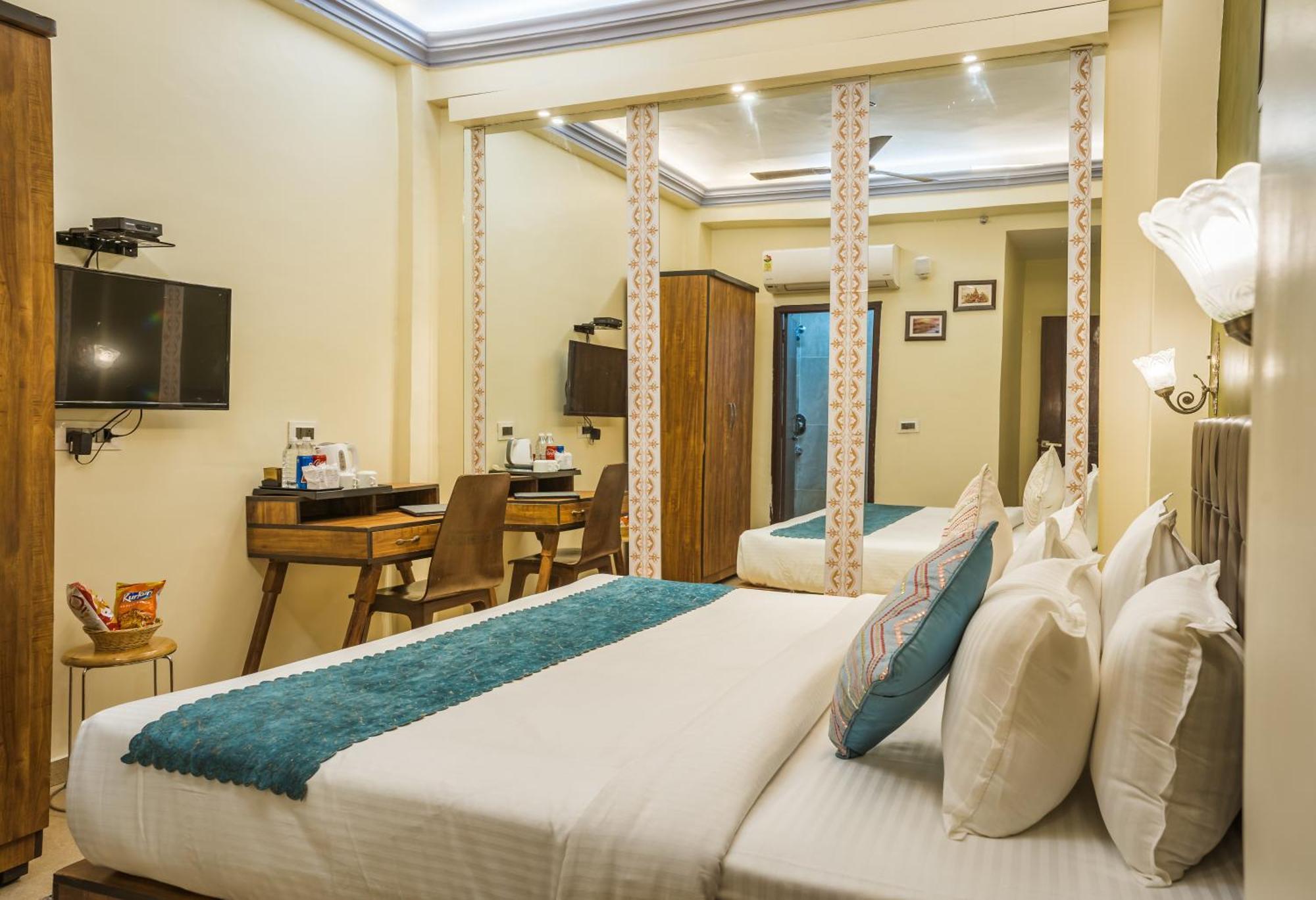 Tripli Hotels Silver Shine Варанаси Экстерьер фото