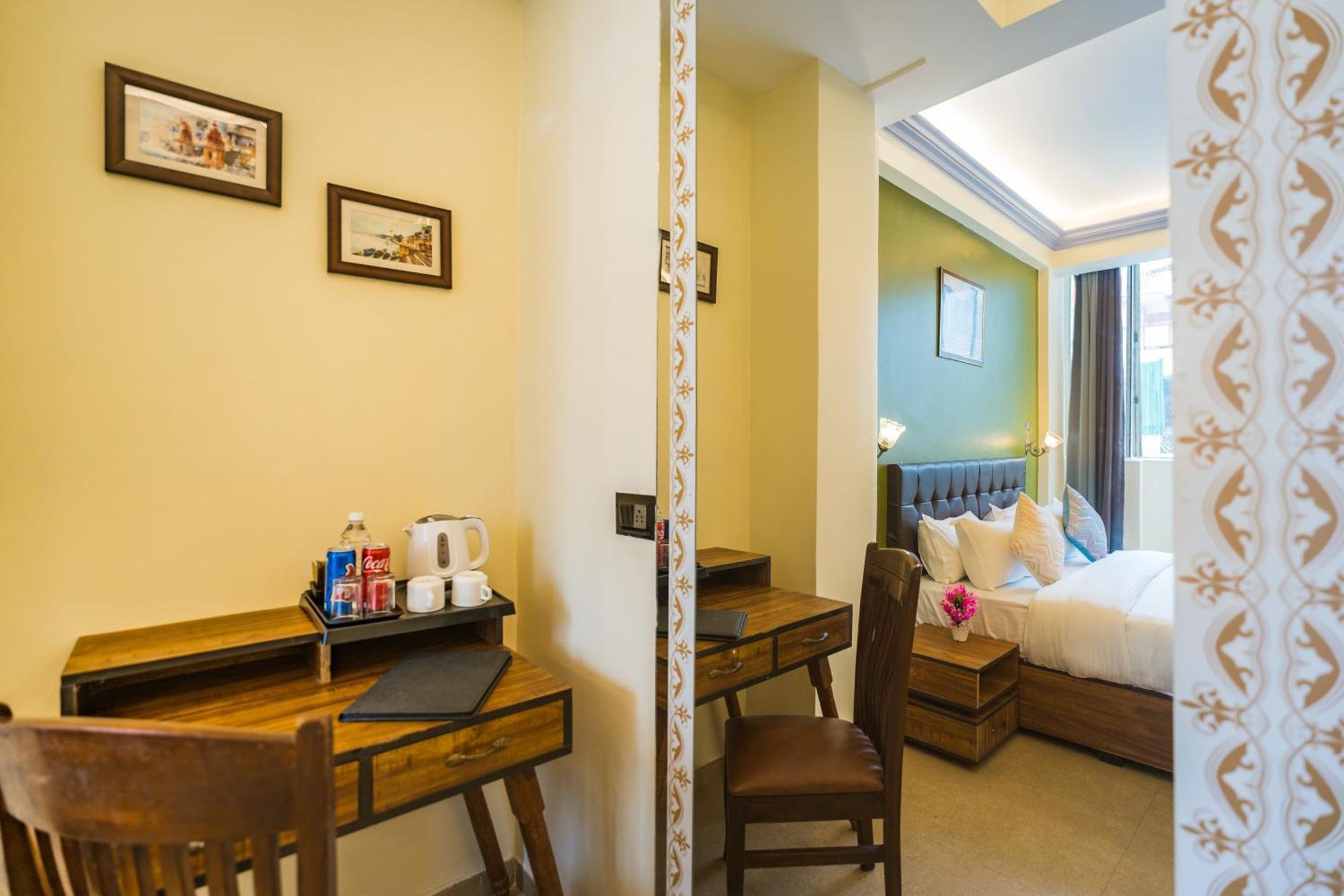 Tripli Hotels Silver Shine Варанаси Экстерьер фото