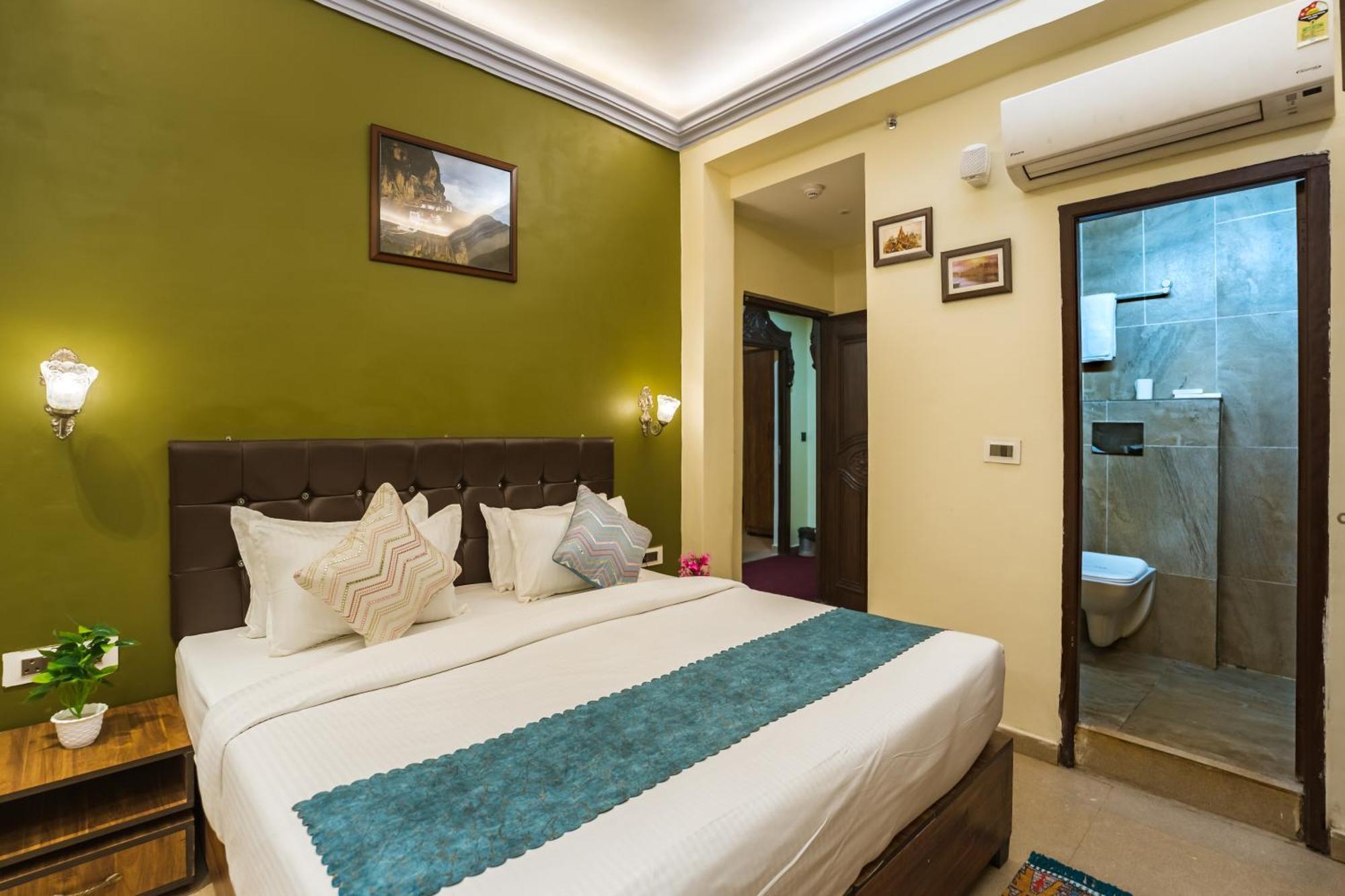 Tripli Hotels Silver Shine Варанаси Экстерьер фото