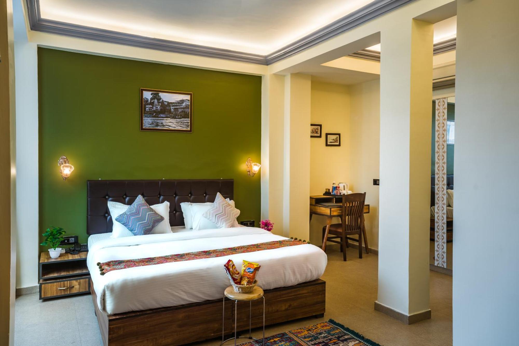Tripli Hotels Silver Shine Варанаси Экстерьер фото