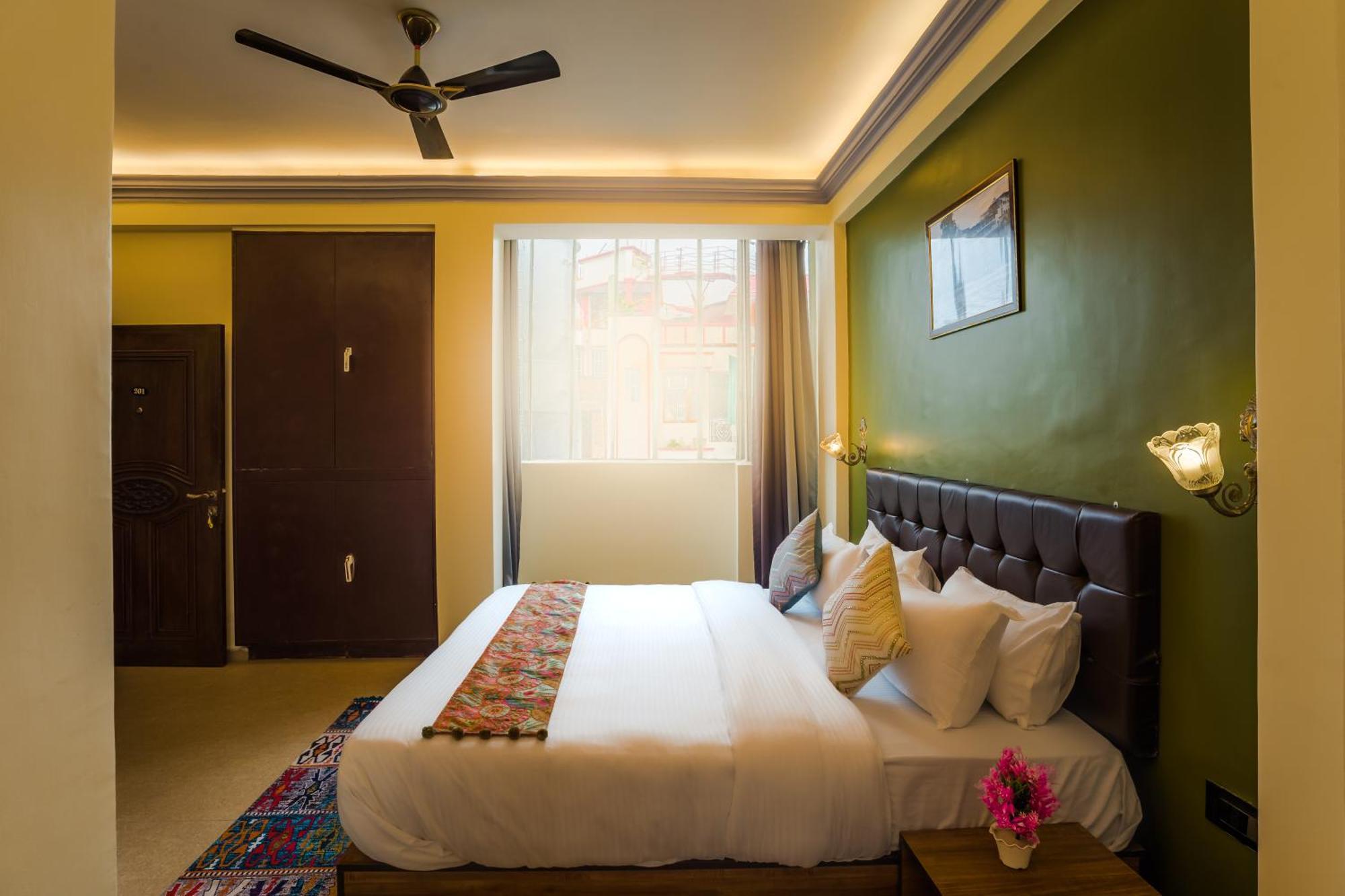 Tripli Hotels Silver Shine Варанаси Экстерьер фото