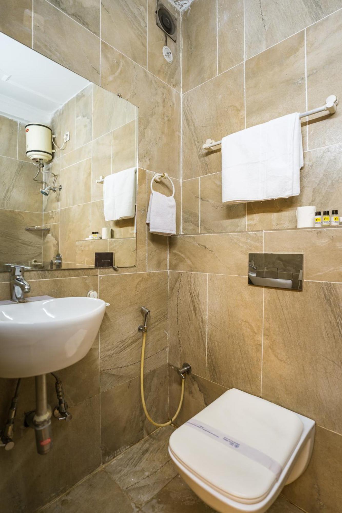 Tripli Hotels Silver Shine Варанаси Экстерьер фото