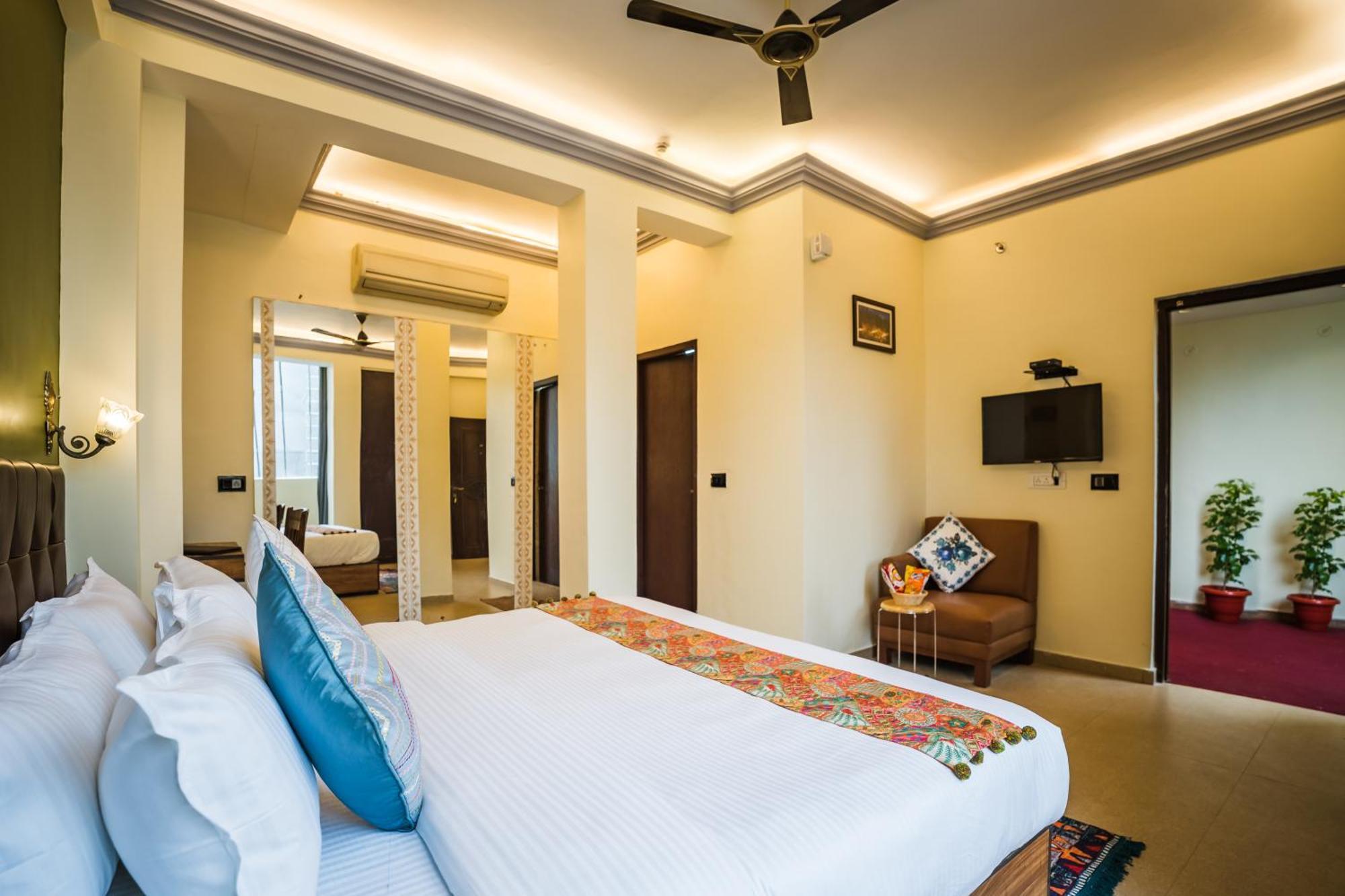 Tripli Hotels Silver Shine Варанаси Экстерьер фото