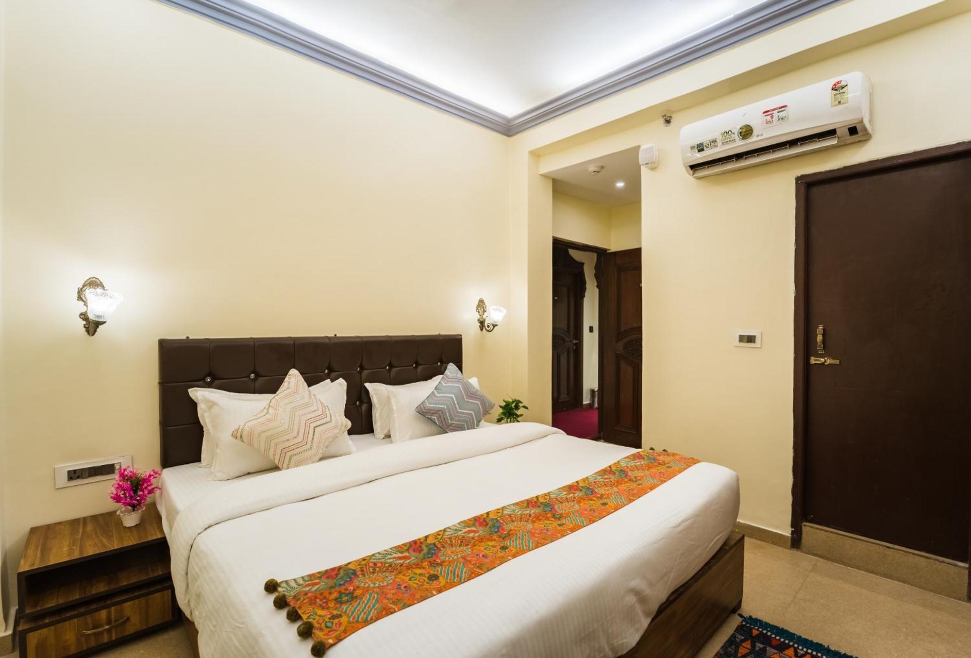 Tripli Hotels Silver Shine Варанаси Экстерьер фото