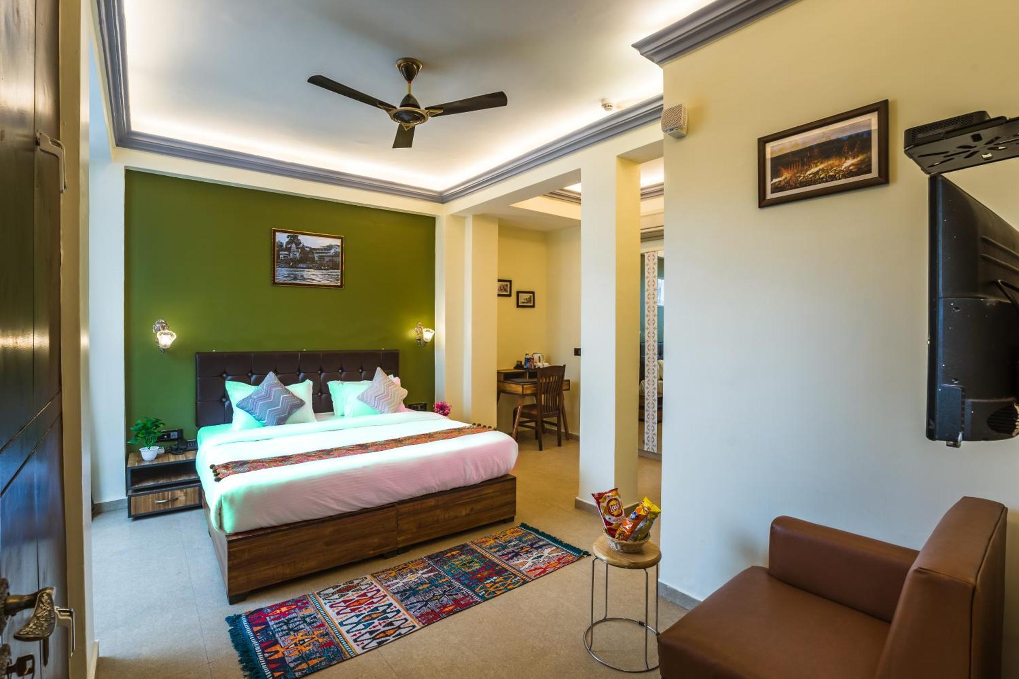 Tripli Hotels Silver Shine Варанаси Экстерьер фото