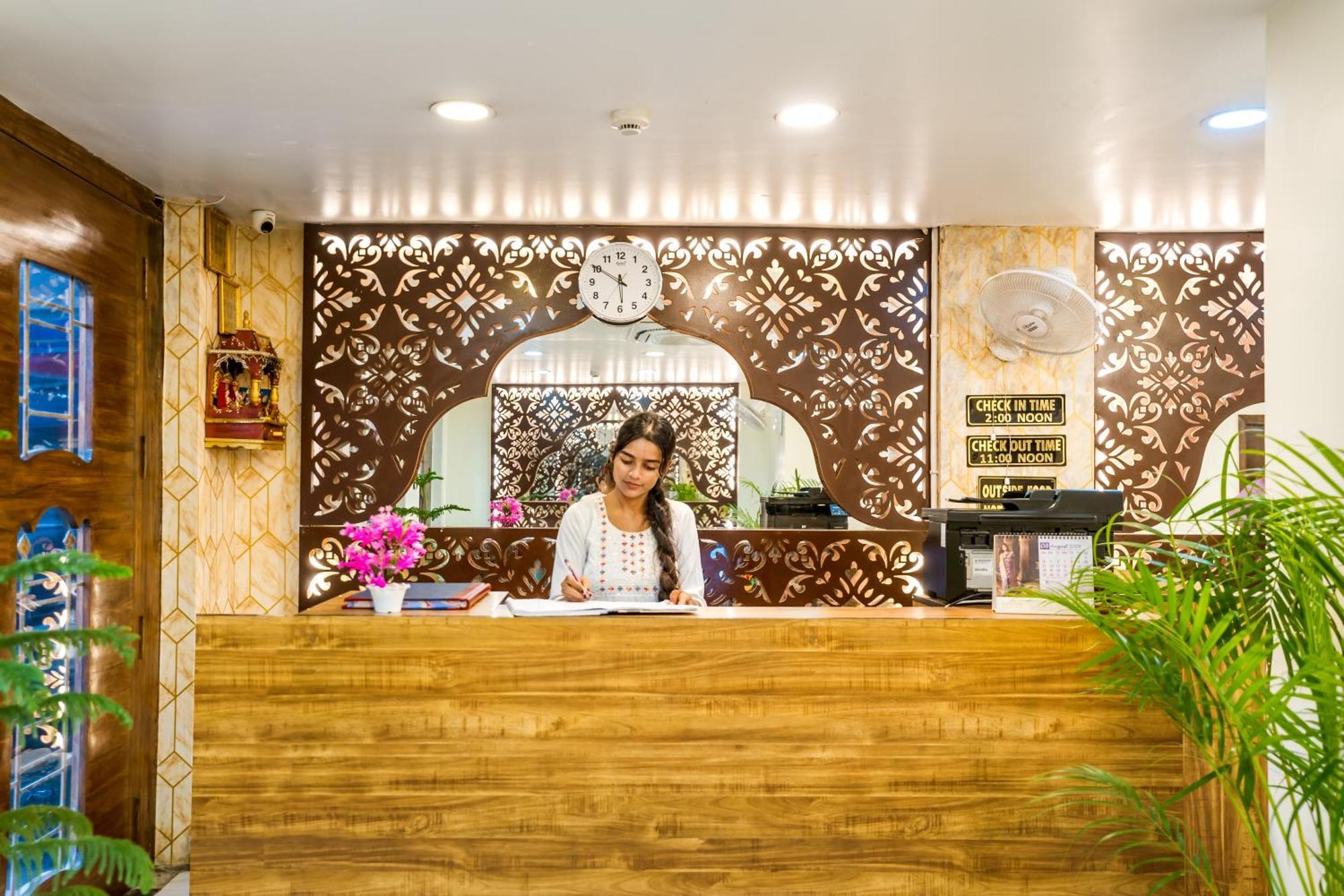 Tripli Hotels Silver Shine Варанаси Экстерьер фото