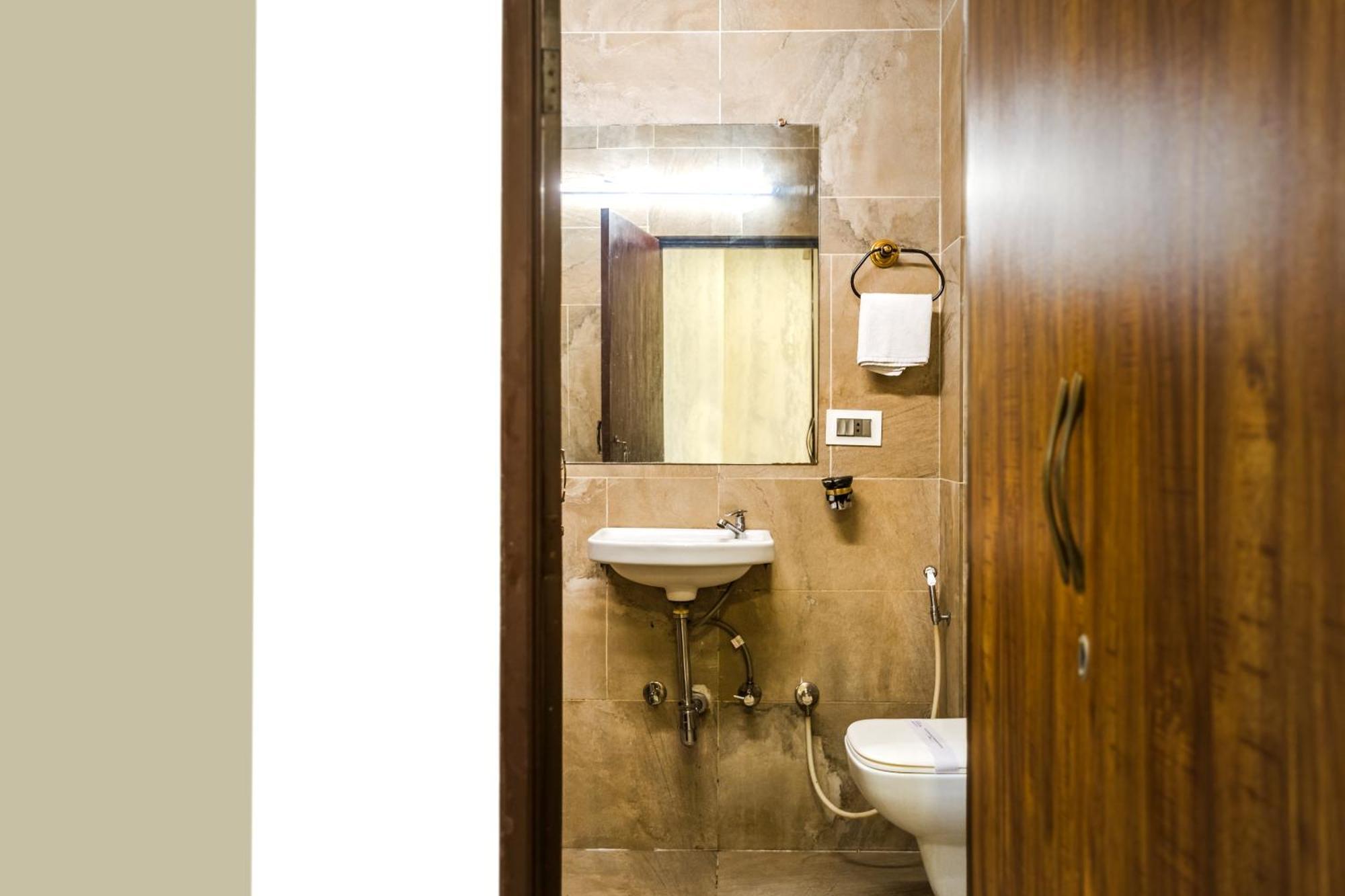 Tripli Hotels Silver Shine Варанаси Экстерьер фото