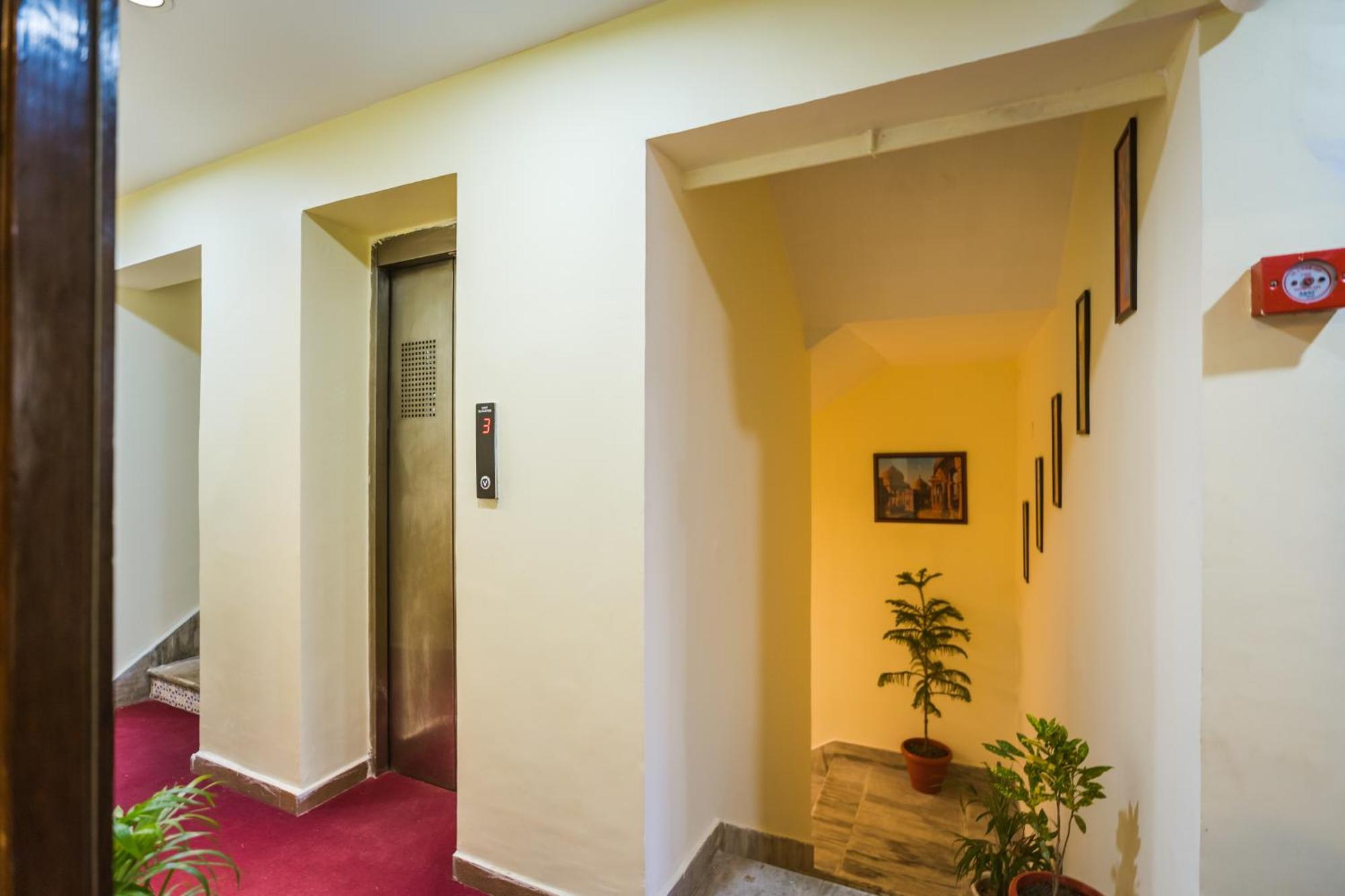 Tripli Hotels Silver Shine Варанаси Экстерьер фото