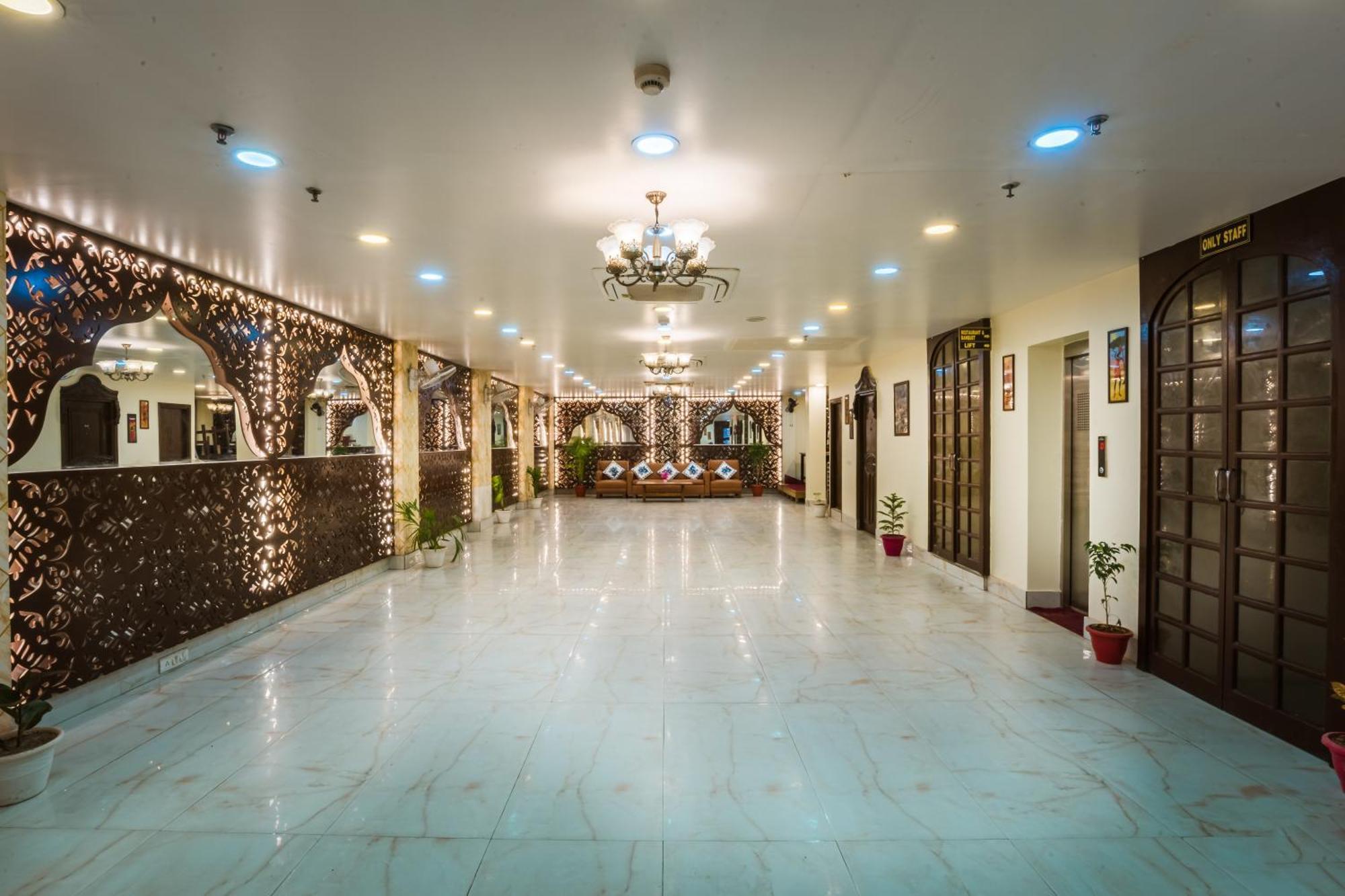 Tripli Hotels Silver Shine Варанаси Экстерьер фото
